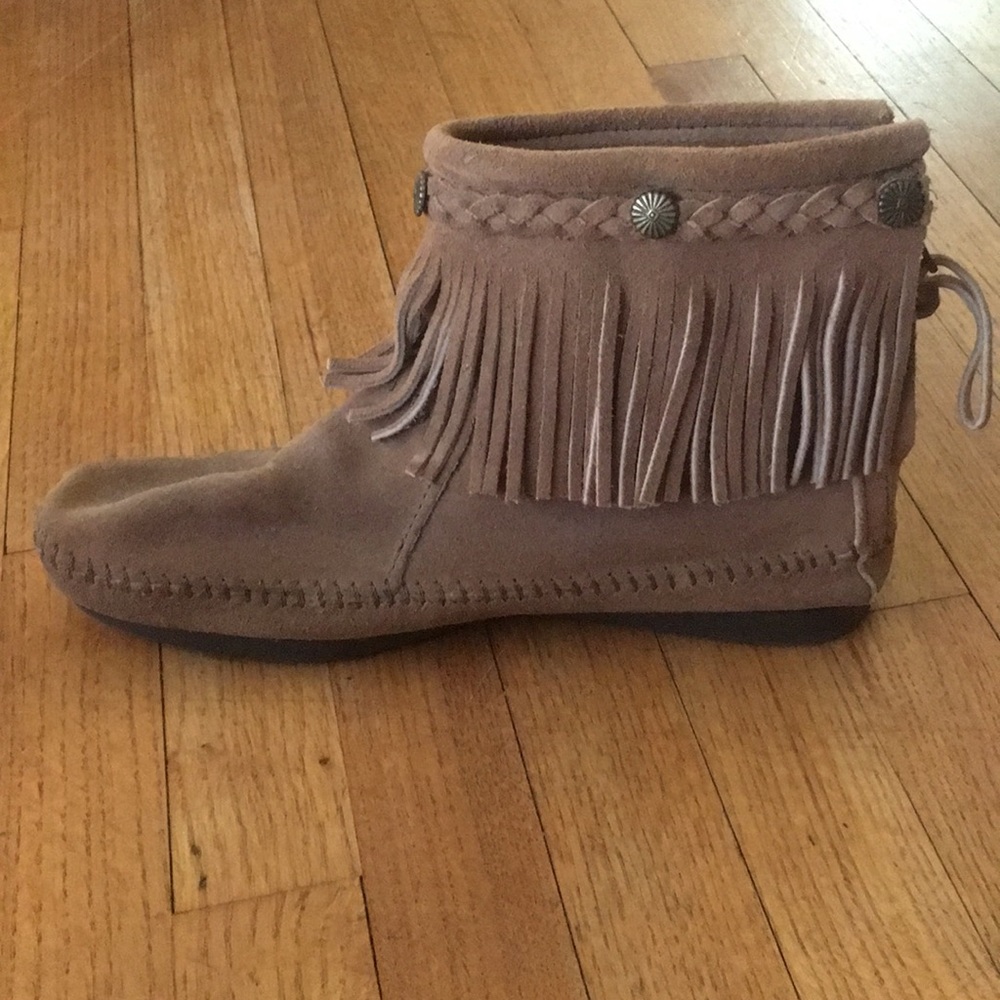 Minnetonka suede fringe bootie